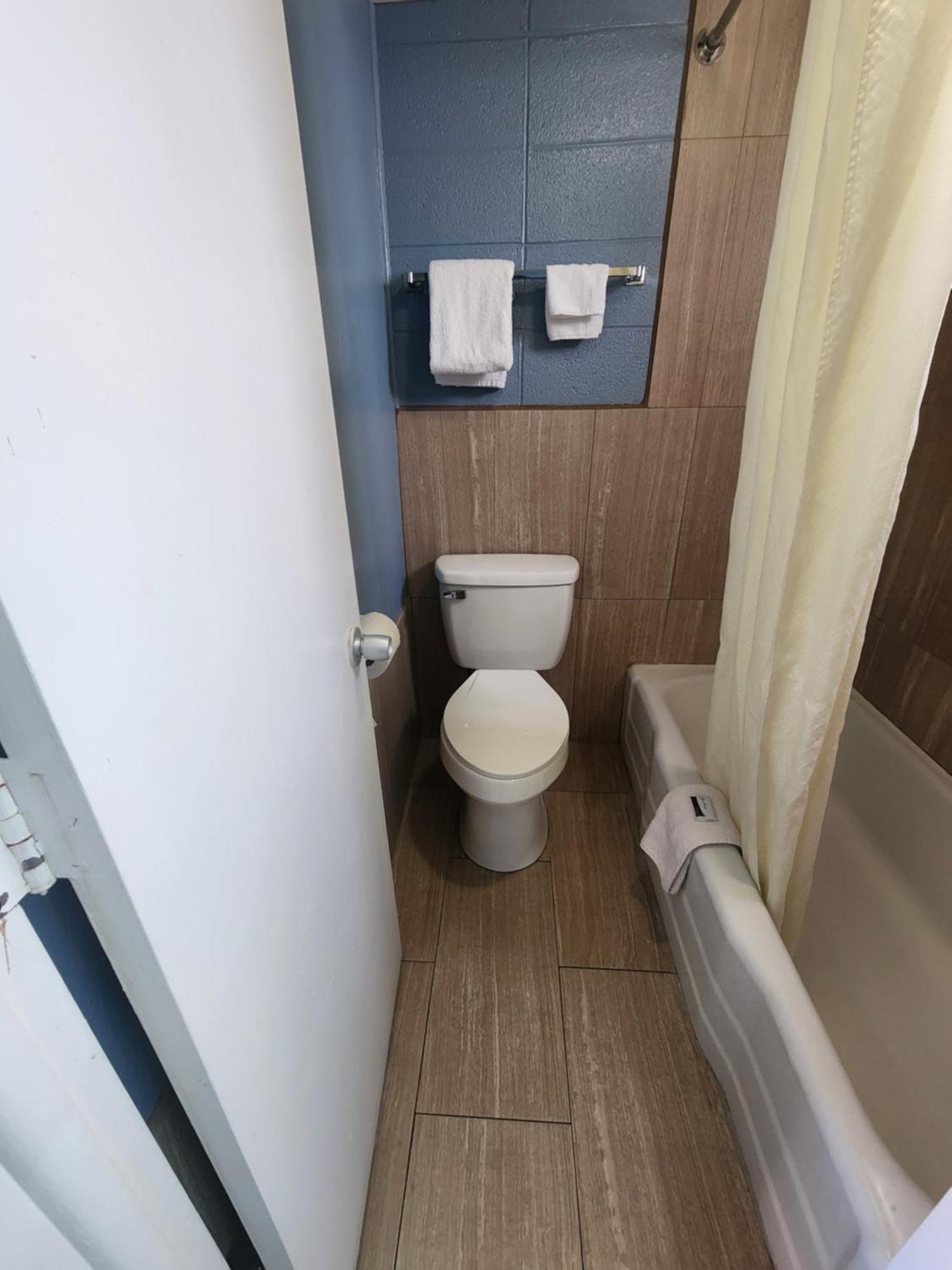 Guest House Motel Carthage Bagian luar foto
